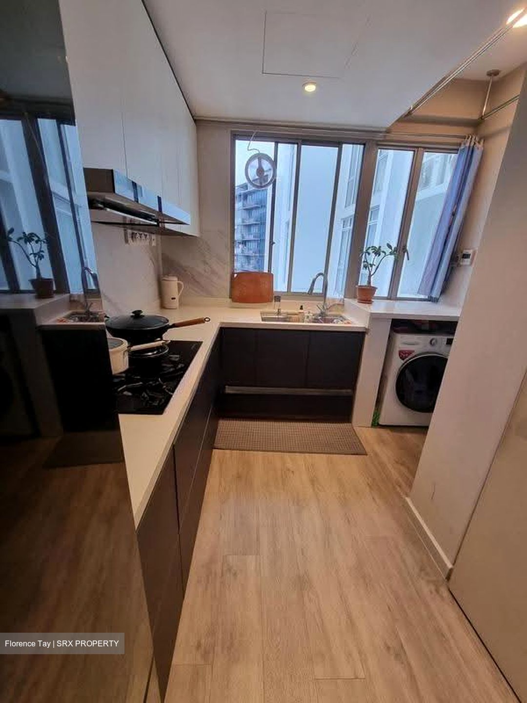 The Lakeshore (D22), Condominium #617070041